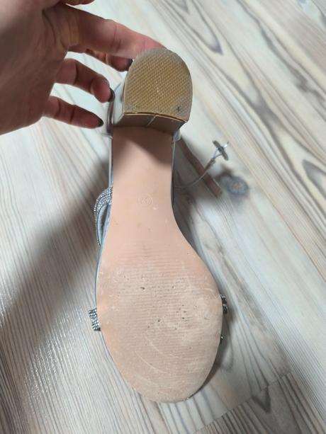 Spoločenské sandále, 37