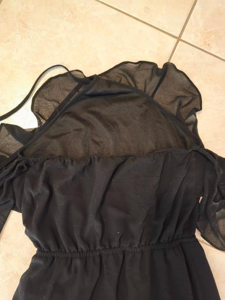 Šaty čierne dlhé s volánmi, s