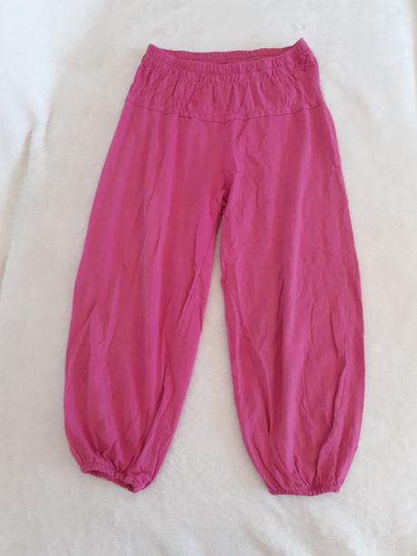 Dievčenské tepláky, 146