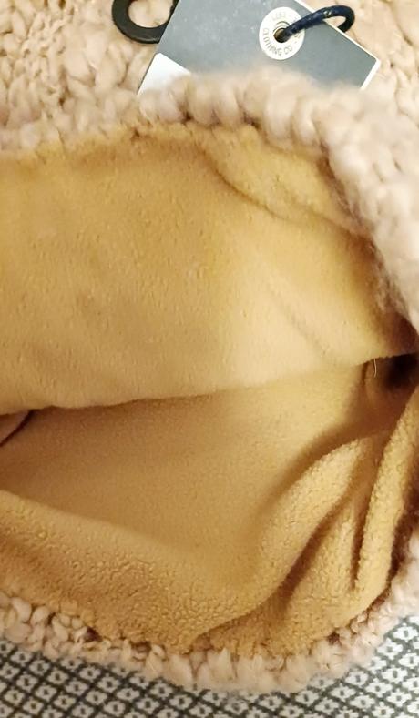 Tepla zimna ciapka nova s visackou,