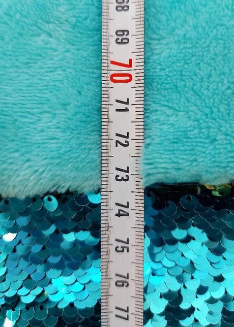 Flisová deka v tvare plutvy,