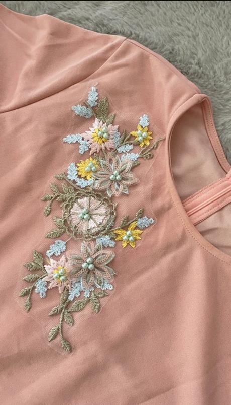 Dámske šaty s kvetinami, 44