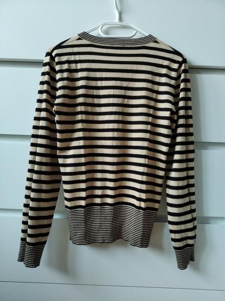 Pulóver s vé-výstrihom, 36