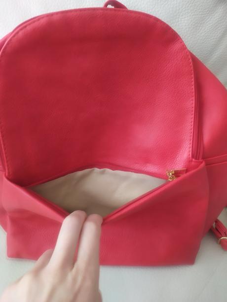 Ruksak dostala som dva rovnake, 