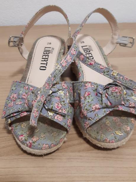 Predam sandalky, 28