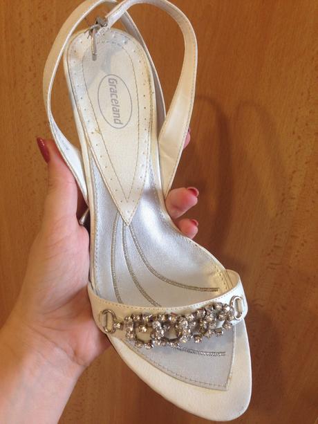 Biele sandálky na nízkom podpätku, 36