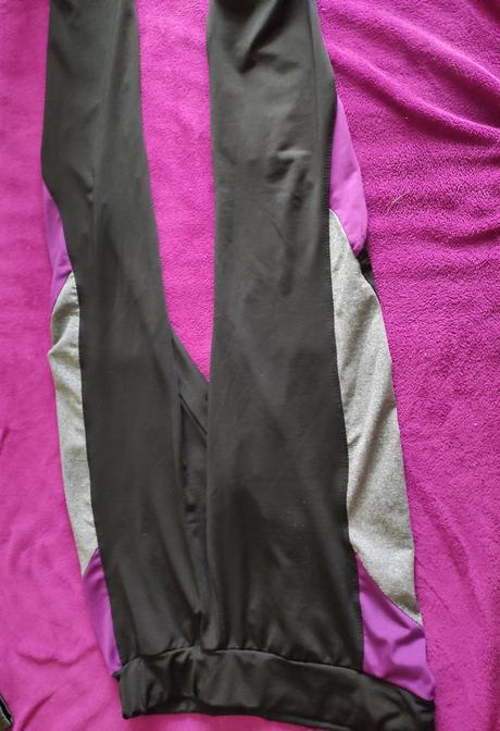 Športové legíny, l