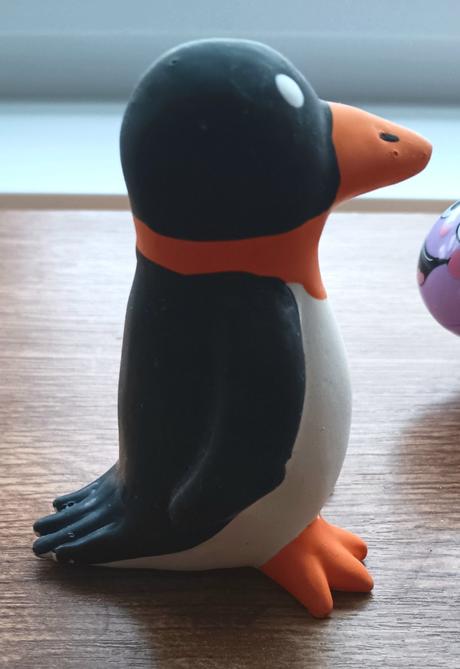 4 x gumená hračka a naťahovacia húsenica, 