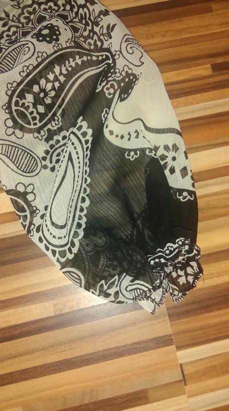 Jemná tunika alebo šaty, s