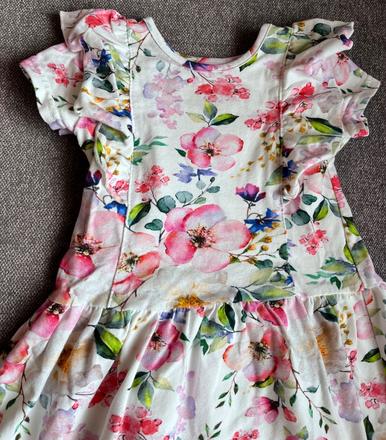 Prenadherne saty s volanikmi, 86