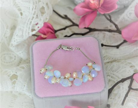 Náramok s opálovými kamienkami, 