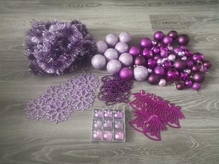 Fialová vianočná výzdoba,