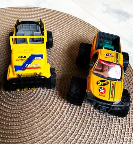 Jeep 3 ks,