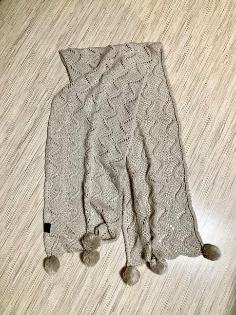 Šalik s brmbolcami/do,