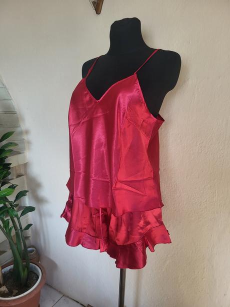 Nova cervena "satena" pyzamka na spanie xl, xl