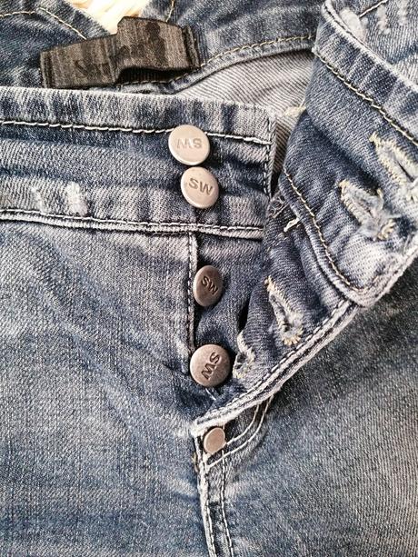 Rifle s gombíkmi s, s