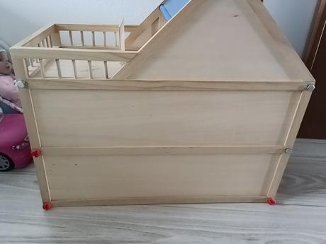 Drevený domček s príslušenstvom, 