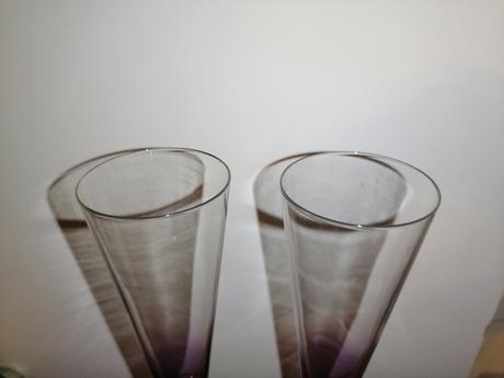 2 fialkavé poháre na šampanské, 
