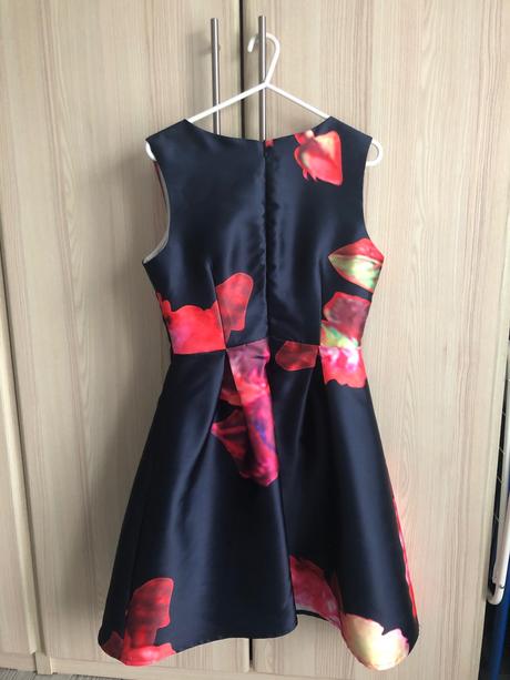 Spoločenské šaty tmavo modré, s