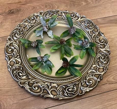 Lístočky zasnežené so šiškou 7 ks ( sada ), 