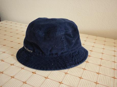 Menšestrákový klobúk, 128