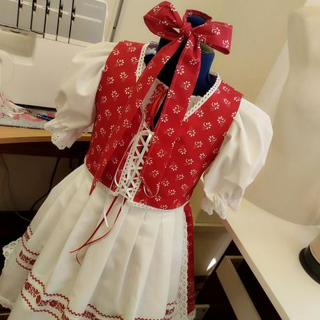 Folk krojík,