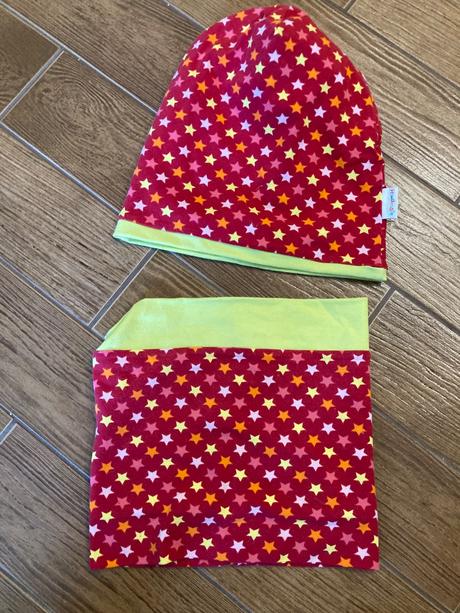 Nákrčník a čiapka, 116