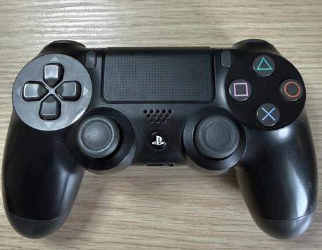 Playstation 4 slim,