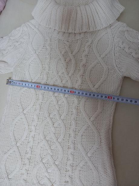 Sveter s krátkymi rukávkmi, 122