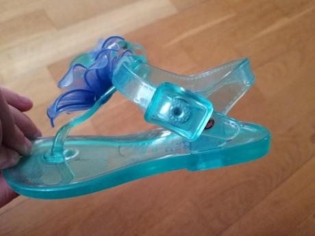 Zelené sandálky, 22