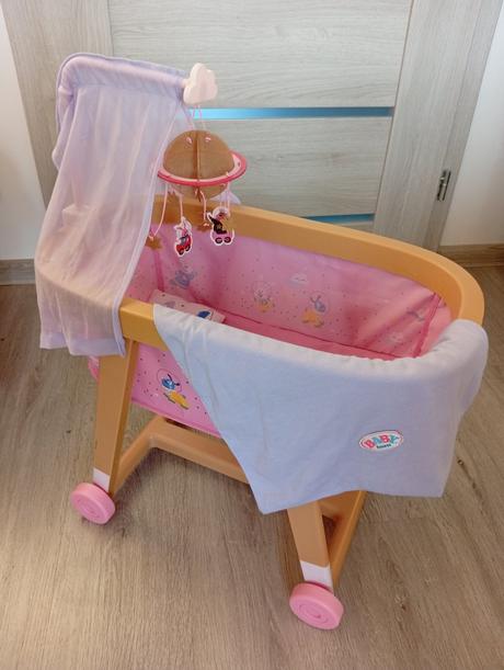 Postieľka baby born, 
