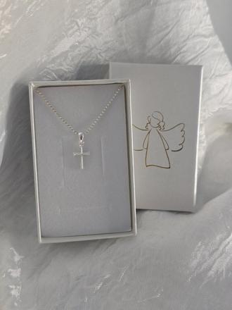 Strieborný prívesok kríž,