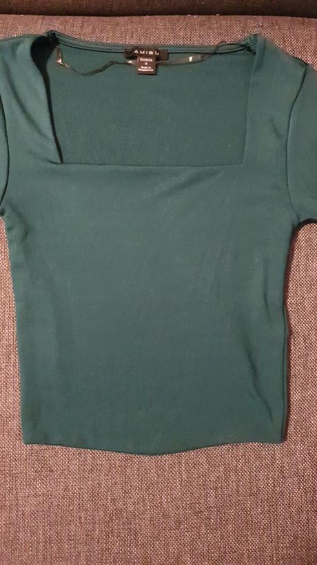 Crop topy s hranatym vystrihom, amisu,s