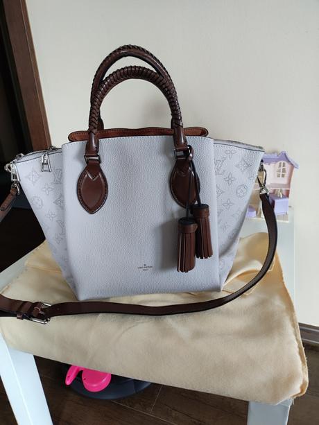 Dámska kožená kabelka, 