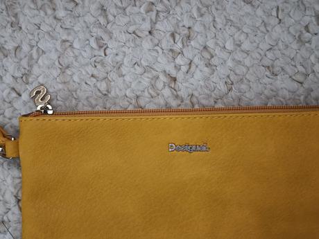Desigual puzdro, desigual