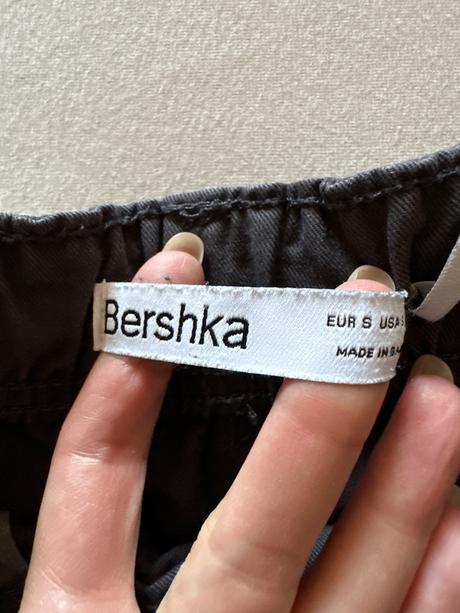 Kapsačové šortky, bershka,s