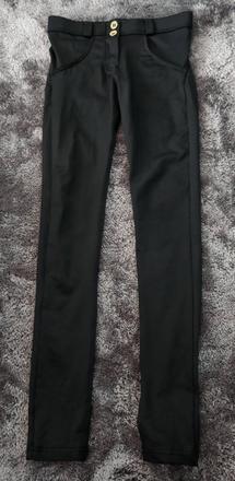 Tvarujuce nohavice, 32