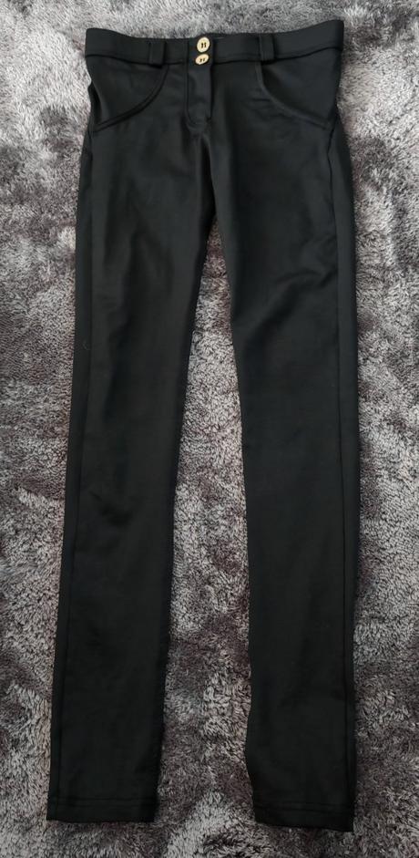 Tvarujuce nohavice, 32