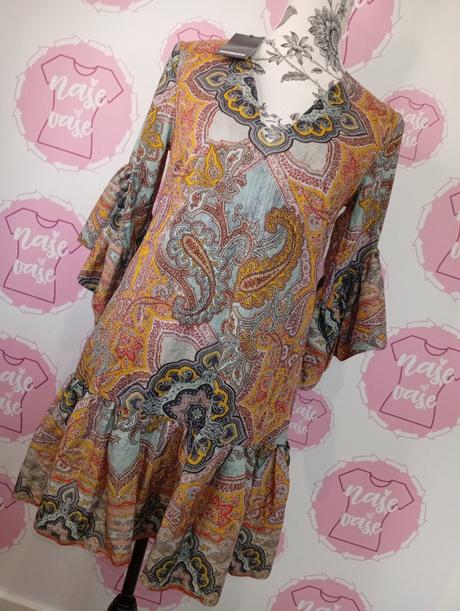 Nové vzorované šaty, s