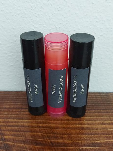 Propolisový balzam na pery, 