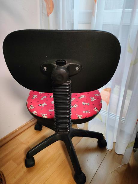 Detská otáčacia stolička k pisaciemu stolu, 