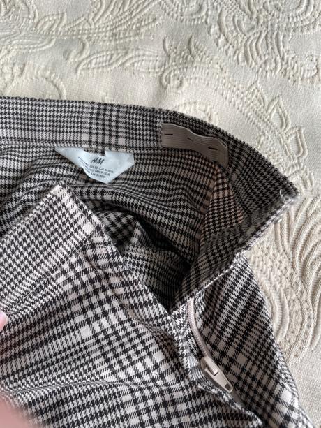 Kockovana skladaná sukňa, h&m,140