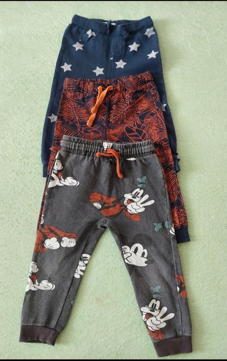 3 tepláčky, disney,92