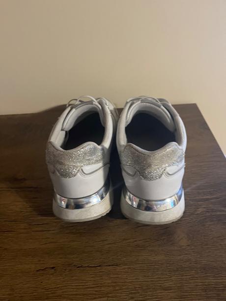 Botasky, deichmann,39