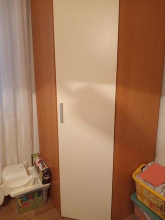 Predám rohovu skrinu a komodu, 