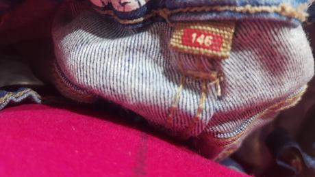 Dievčenské riflové kratasy, 146