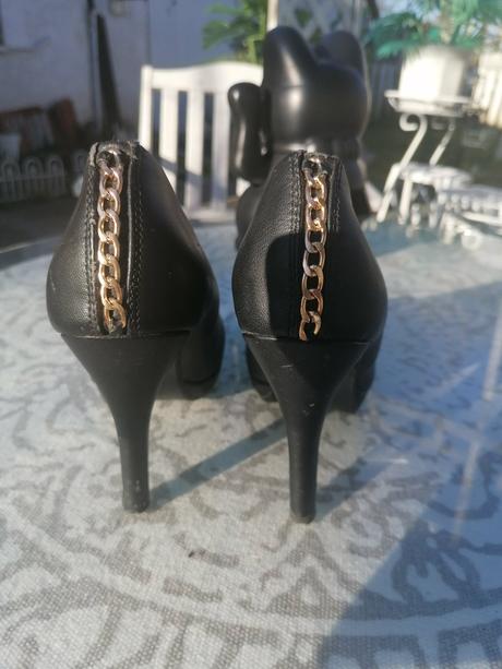 Lodičky s ozdobnou retiazkou, 38