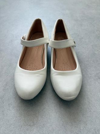 Topanky na prve svate prijimanie, 33