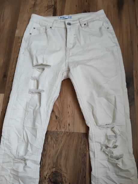 Roztrhané nohavice, 38