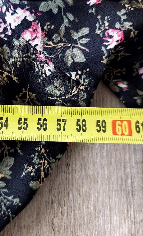 Tenké kvetinové šaty, 44